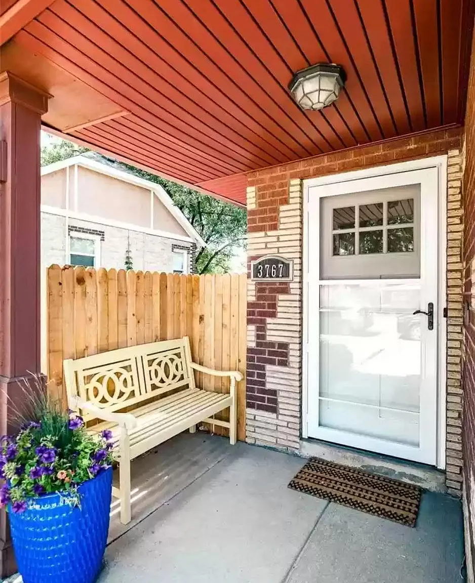 2 bed, 920 sqft, $2,550 — Photo 2