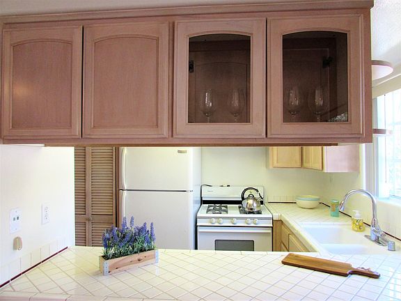 5th image of 400 Palm Dr APT A