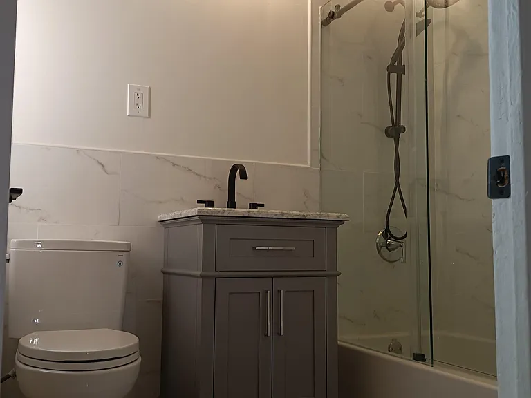 18 Oakland Ave #2 — Photo 6
