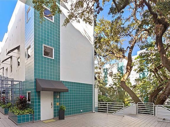 5th image of 4950 BAYSHORE BOULEVARD #13C