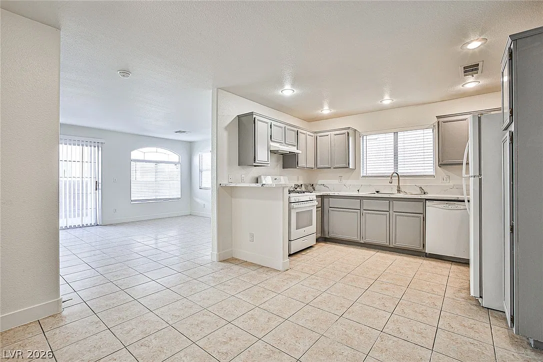 3 bed, 2.5 bath, 1468 sqft, $1,950 — Photo 2