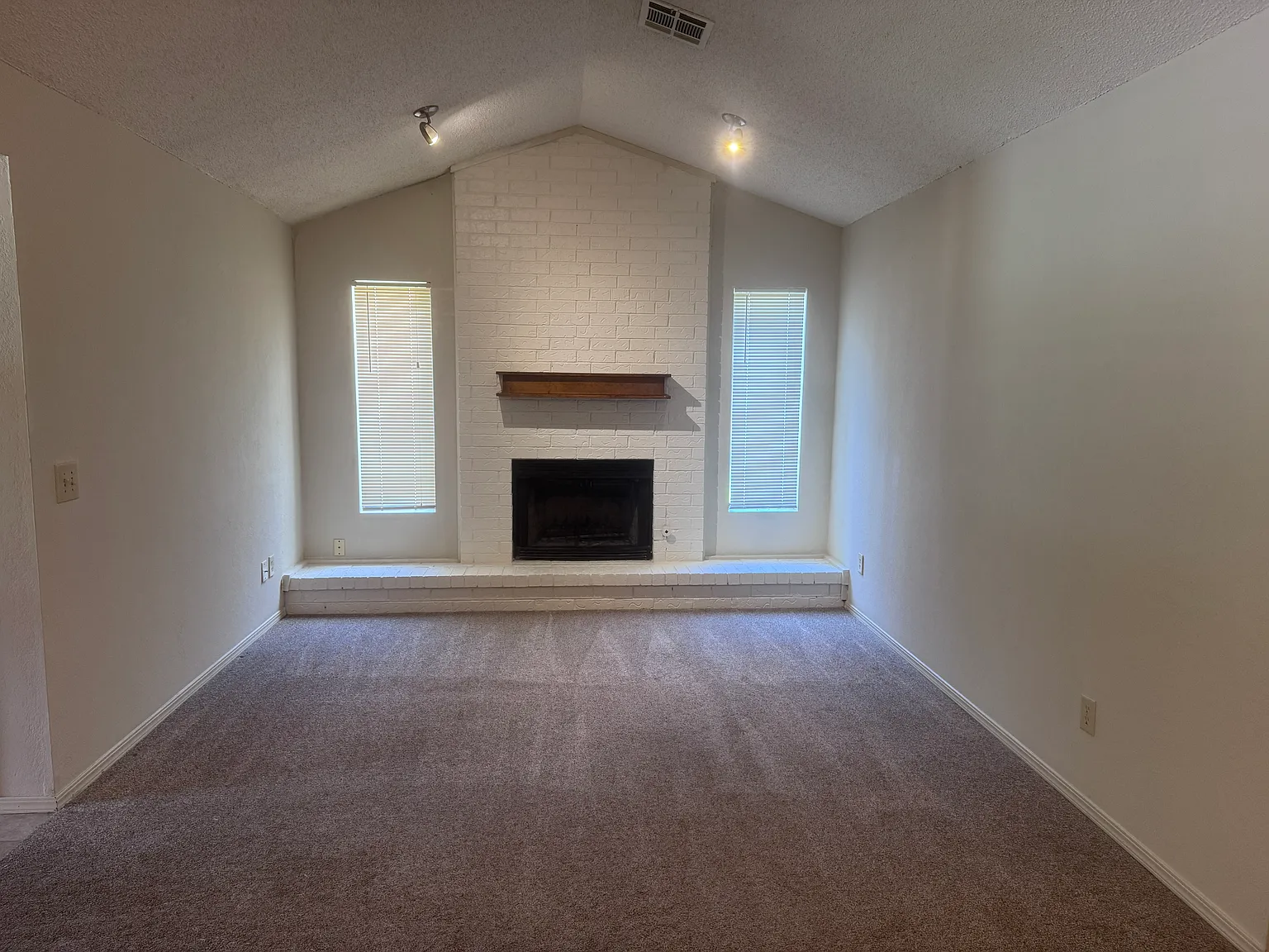 2 bed, 1007 sqft, $1,150 — Photo 2
