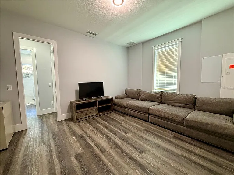 304 N 7th St — Photo 40