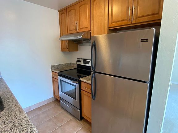 3rd image of 554 6th Ave APT 201