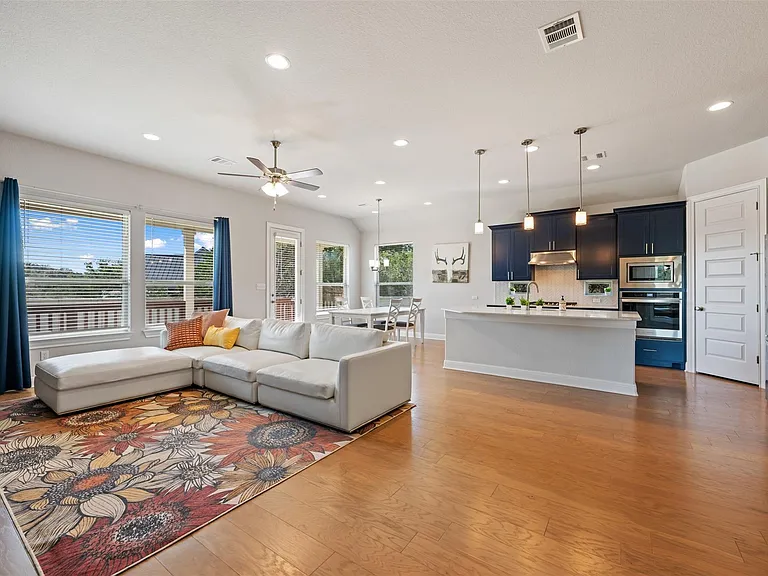 686 Treadwell Ln — Photo 8