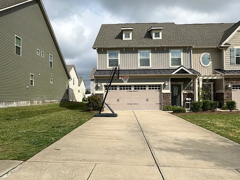 Spacious Driveway