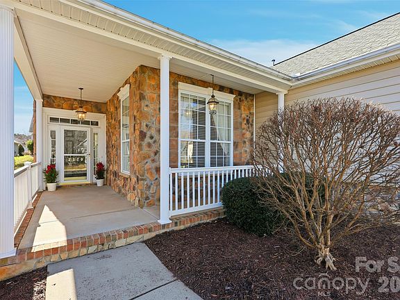 2nd image of 2320 Jade Ln