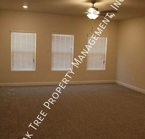 3462 N Clover Ave — Photo 2