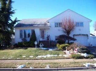 494 Ann Ln, Wantagh, NY 11793