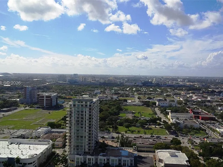 1800 N Bayshore Dr #3310 — Photo 2