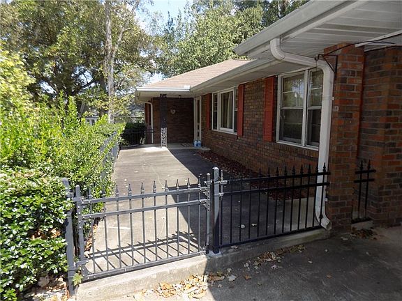 3rd image of 3599 Lakeshore Dr SW