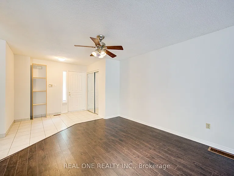 2593 Addingham Cres — Photo 2