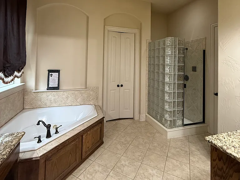 405 Preston Creek Dr — Photo 4