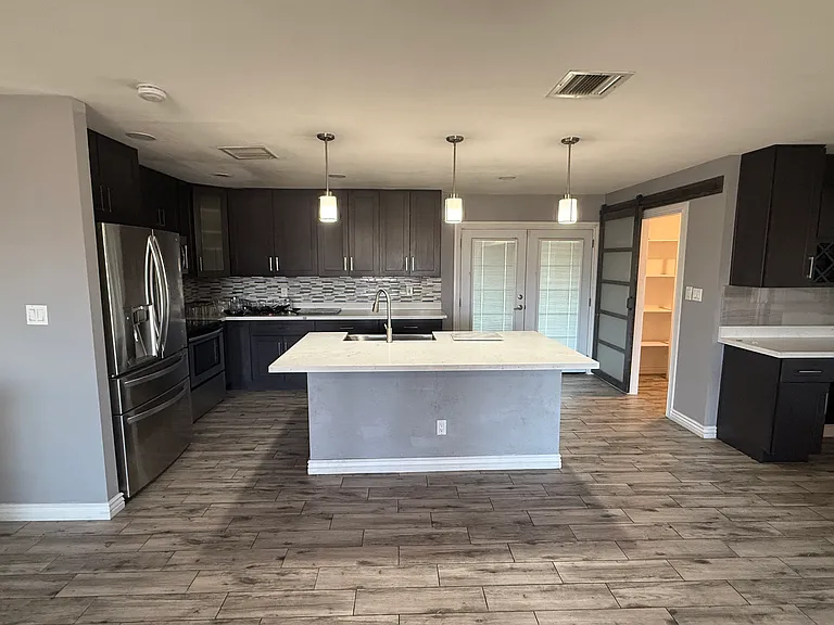 5304 W Beck Ln — Photo 11