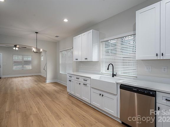 4th image of 573 Reid St