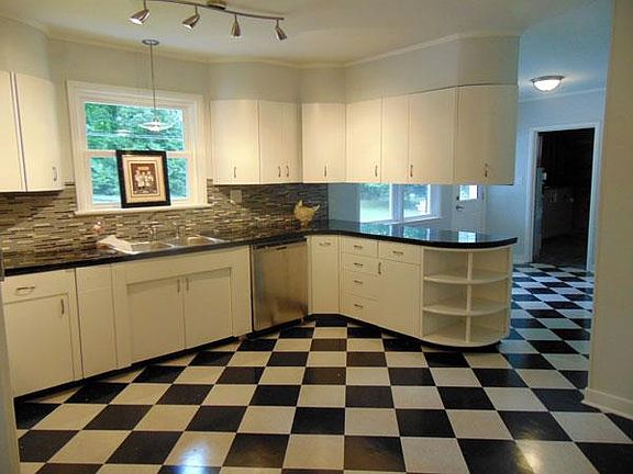 5th image of 6 Thayer Ln
