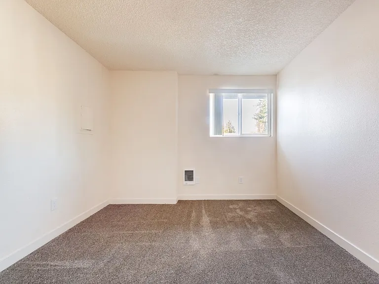 Manchester Square Apartments — Photo 14