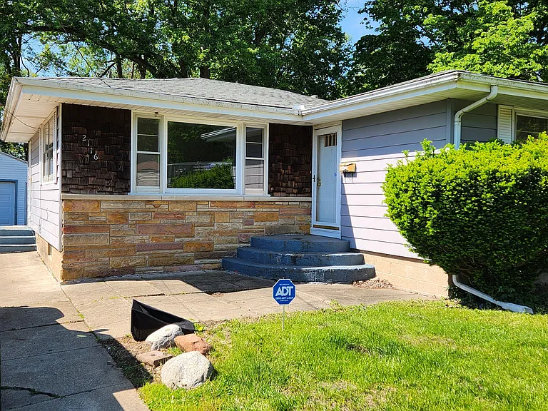 2116 W Kettelle St — Photo 2