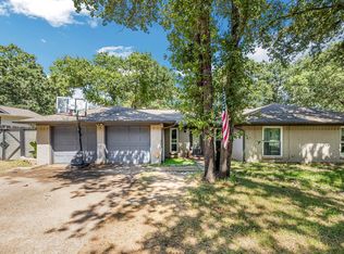 1017 Oak Ridge Dr, Azle, TX 76020