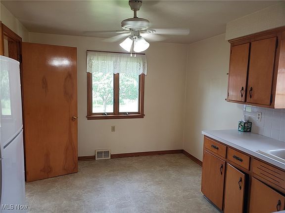 4th image of 1320 W 40th St