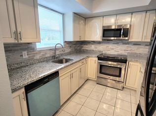 140 Douglas Rd W APT B, Oldsmar, FL 34677