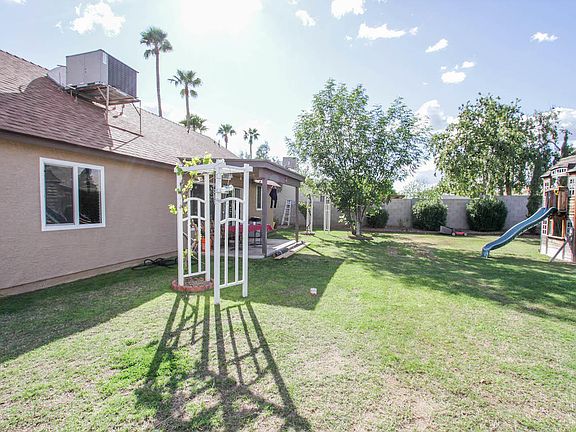 3rd image of 1368 E Sequoia Dr