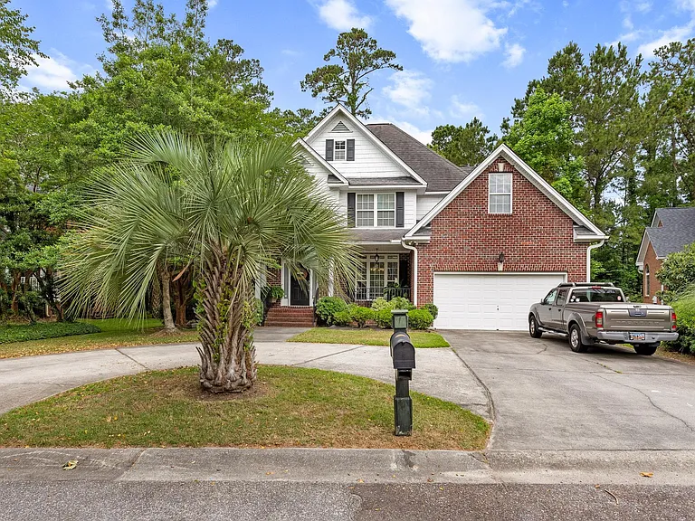 2828 Waterpointe Cir — Photo 1