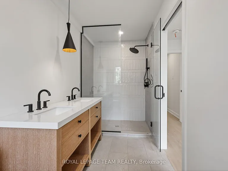 608 Tweedsmuir Ave #A — Photo 29