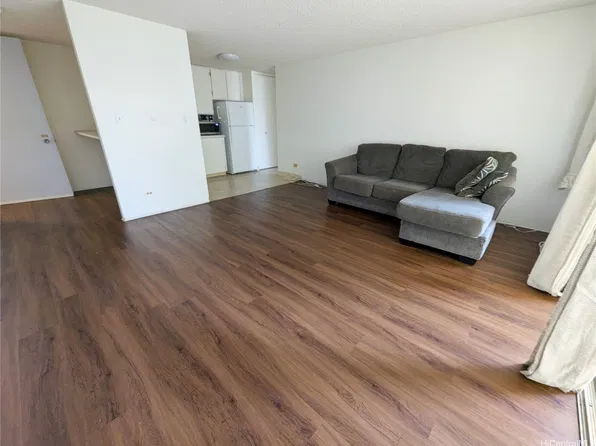 440 Lewers St APT 302, Honolulu, HI 96815