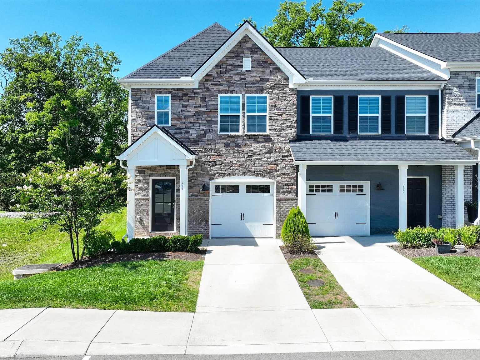 3 bed, 2.5 bath, 1650 sqft, $2,000 — Photo 1