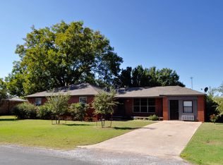 903 S 8th St, Comanche, OK 73529