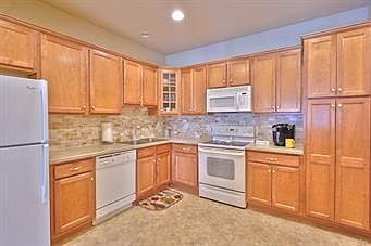 4th image of 51 Moor Dr