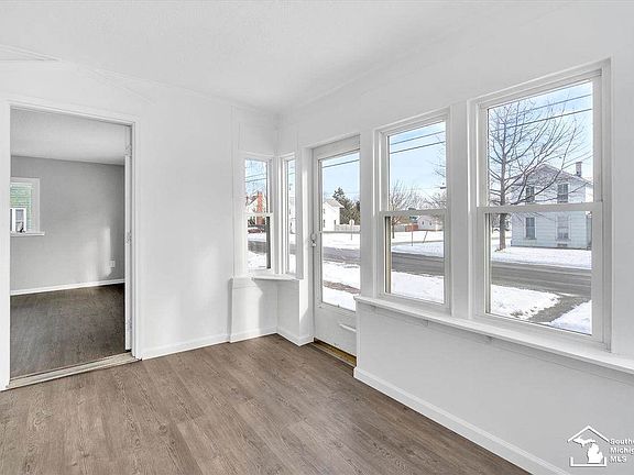 5th image of 403 N East St