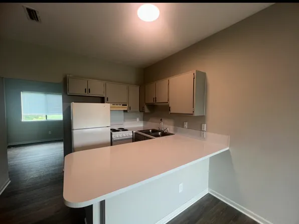 333 1/2 10th Avenue Dr NE #216, Hickory, NC 28601