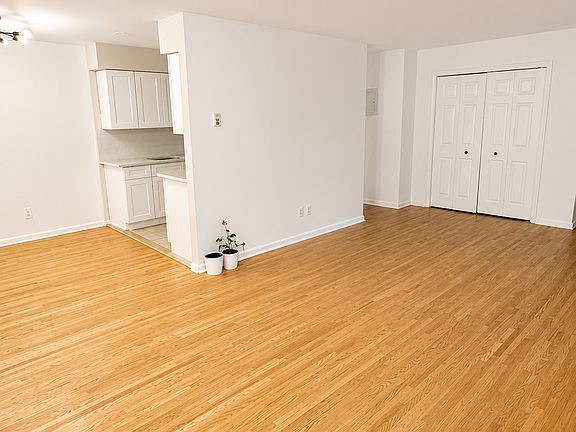2nd image of 782 Tuckahoe Rd #C