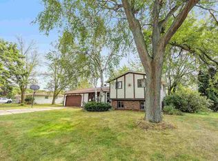 2568 Mary Jo Dr, Green Bay, WI 54311