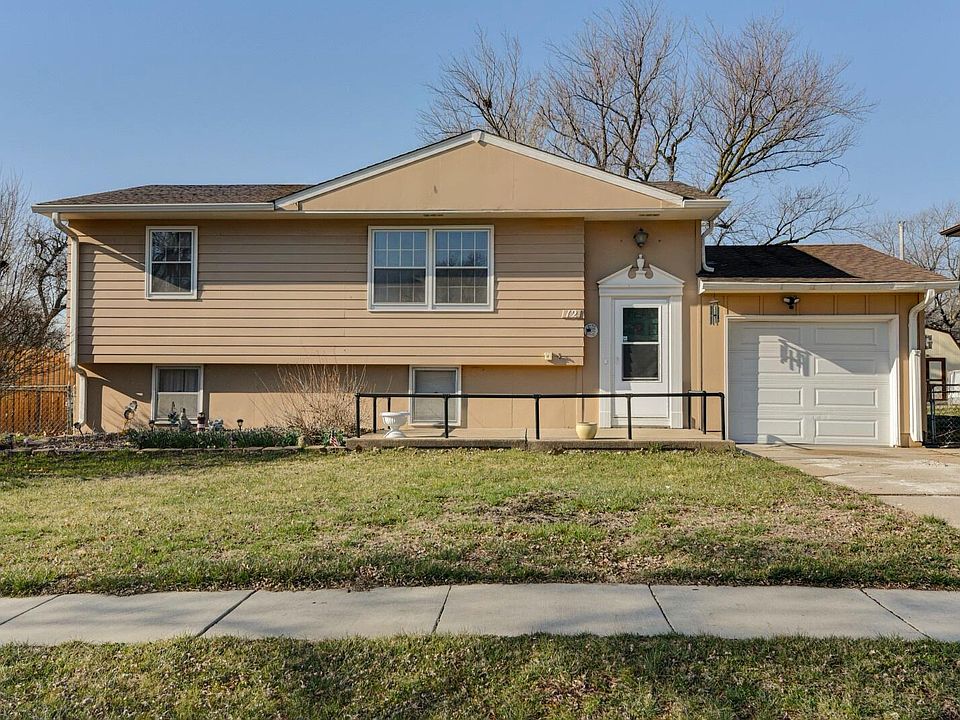 1st image of 12 Wenwood Cir