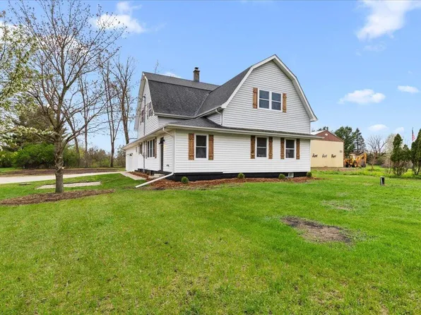 2185 E Newark DRIVE, West Bend, WI 53090