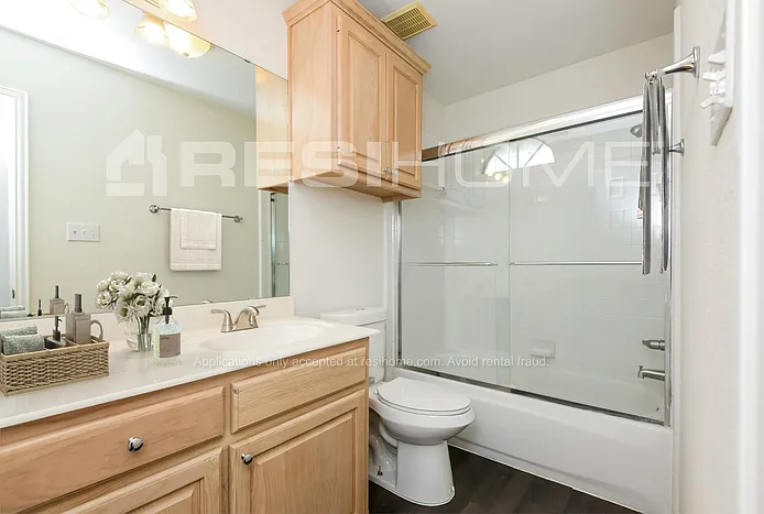 1410 Hyde Park Blvd — Photo 10