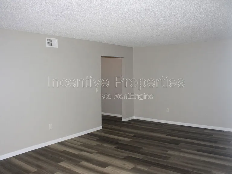 4176 Versailles Dr #D — Photo 14