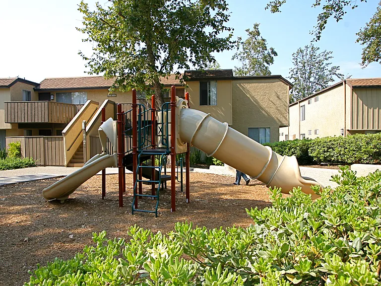 Deerfield Apartment Homes — Photo 18
