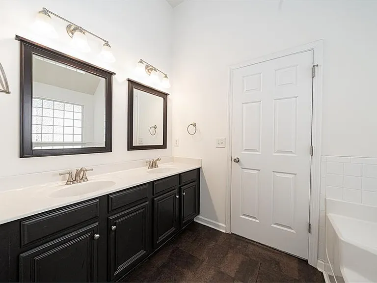 715 Moonlight Way — Photo 32