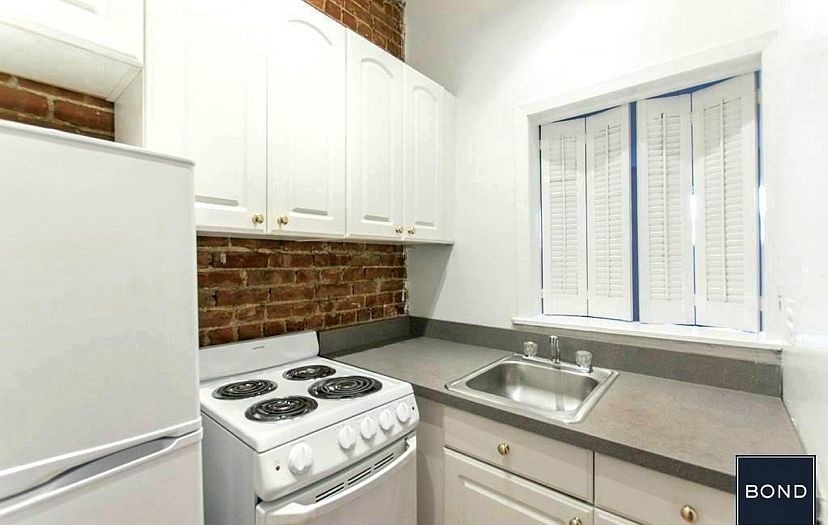 2nd image of 348 E 87th St APT 3C