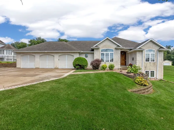 8401 Santa Maria Dr SW, Cedar Rapids, IA 52404