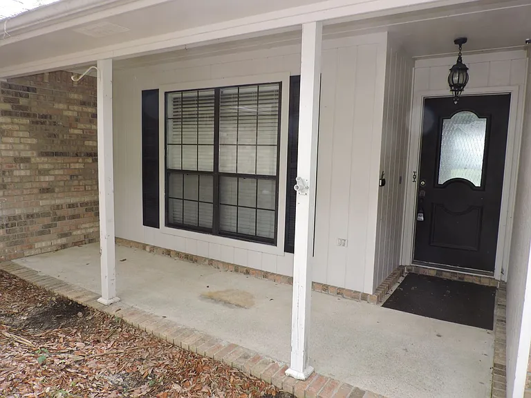 2780 Honeywood Dr — Photo 2