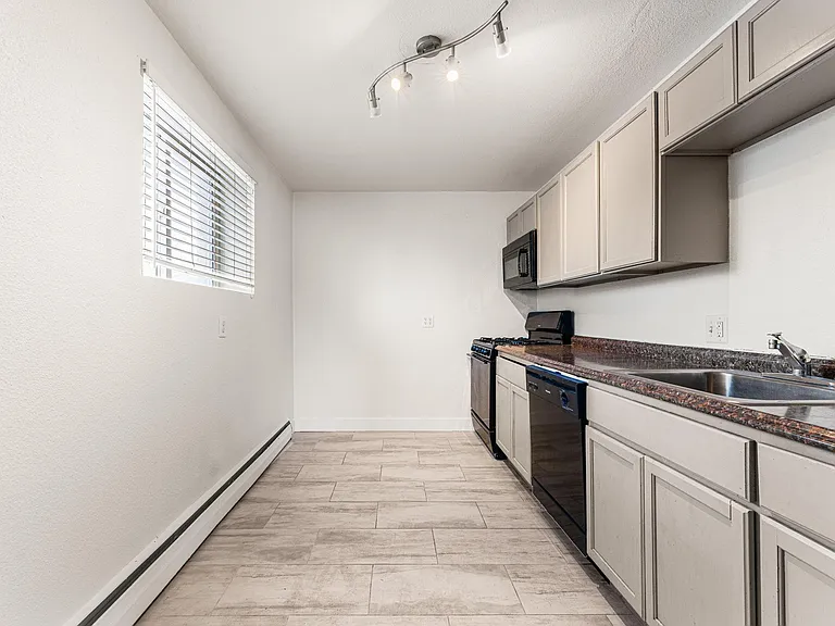 1218 Zephyr St — Photo 5