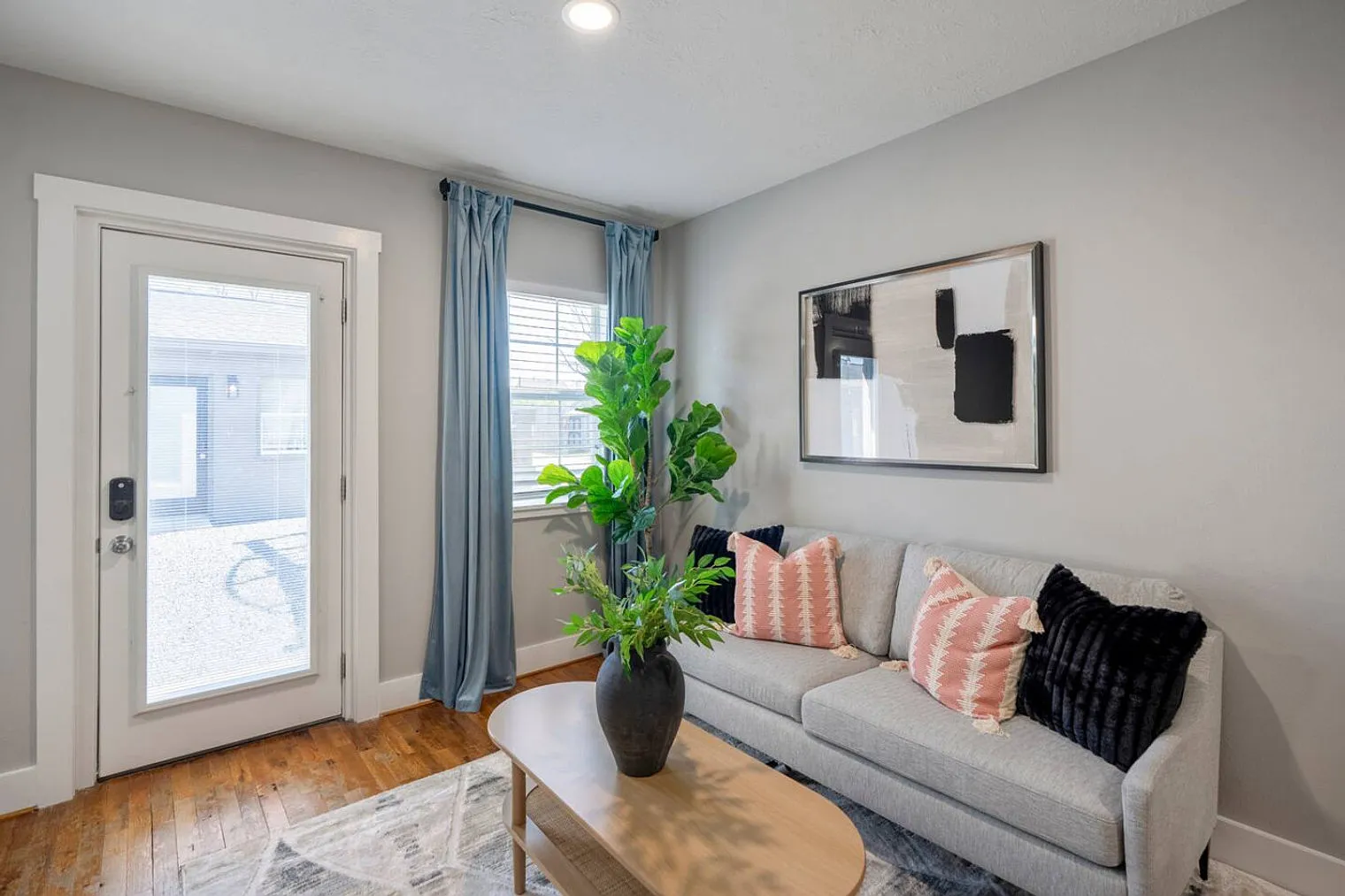 1 bed, 1.0 bath, 505 sqft, $1,410 — Photo 2