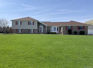 2821 Prairie Ridge Dr, Grass Lake, MI 49240