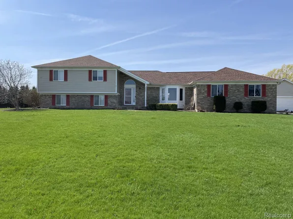 2821 Prairie Ridge Dr, Grass Lake, MI 49240
