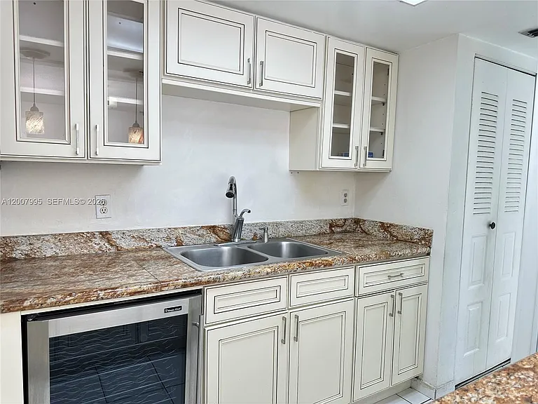 802 NW 87th Ave #315 — Photo 6